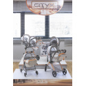DeCuevas 81777 Skládací kočárek pro panenky 3 v 1 s batůžkem CITY X 2024 - 73 cm
